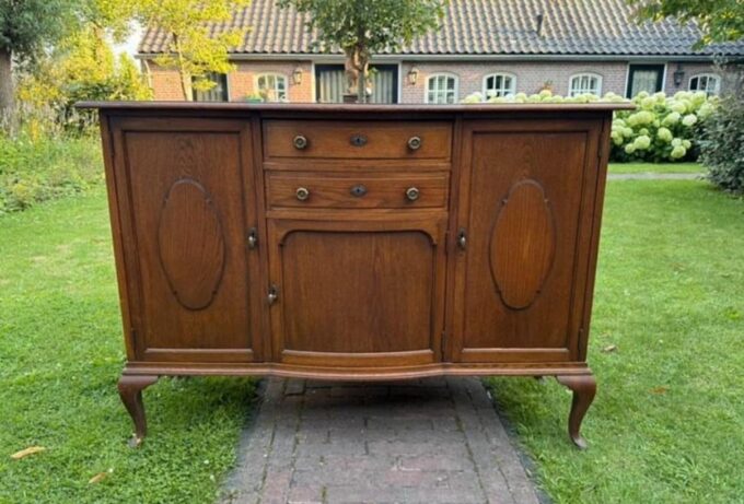 ANTIEK EIKEN DRESSOIR. PLÁÁTJE!